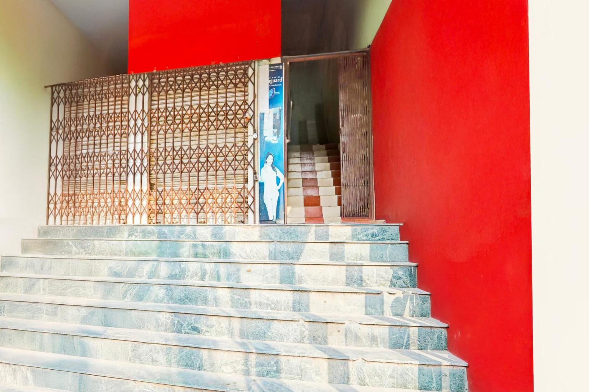 Hotel O Arvi Guest House Varanasi Exterior foto