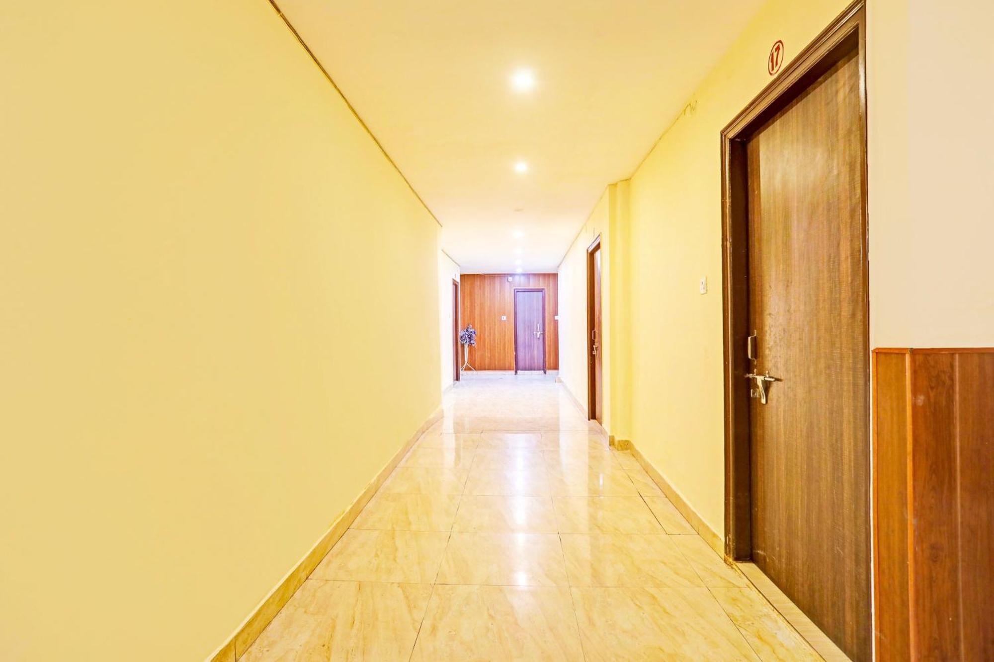 Hotel O Arvi Guest House Varanasi Exterior foto