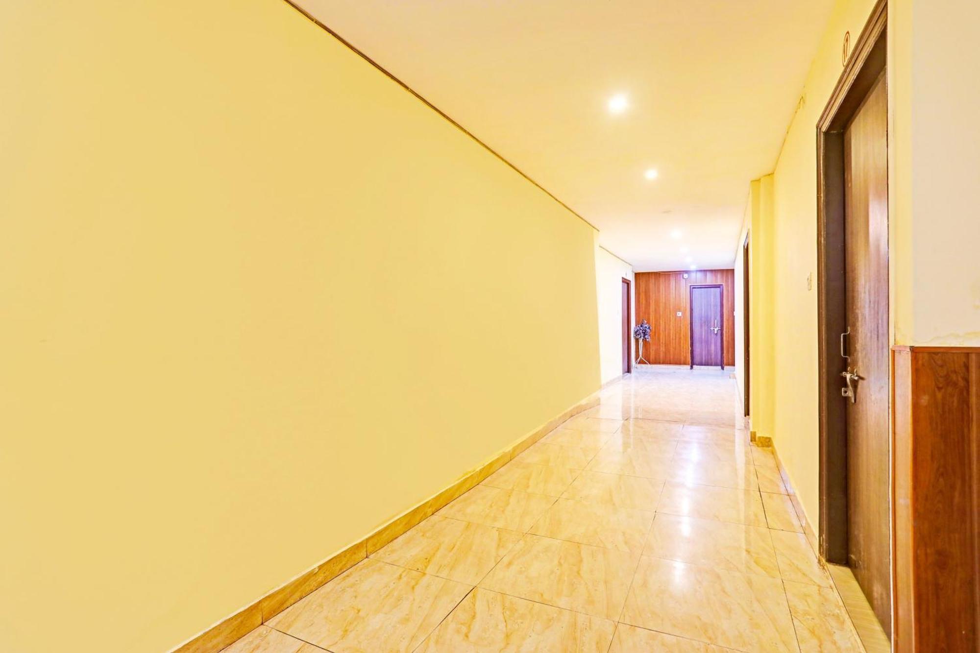 Hotel O Arvi Guest House Varanasi Exterior foto